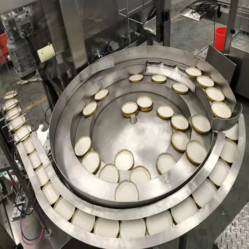 Stroj na plnění lahví z farmaceutického průmyslu