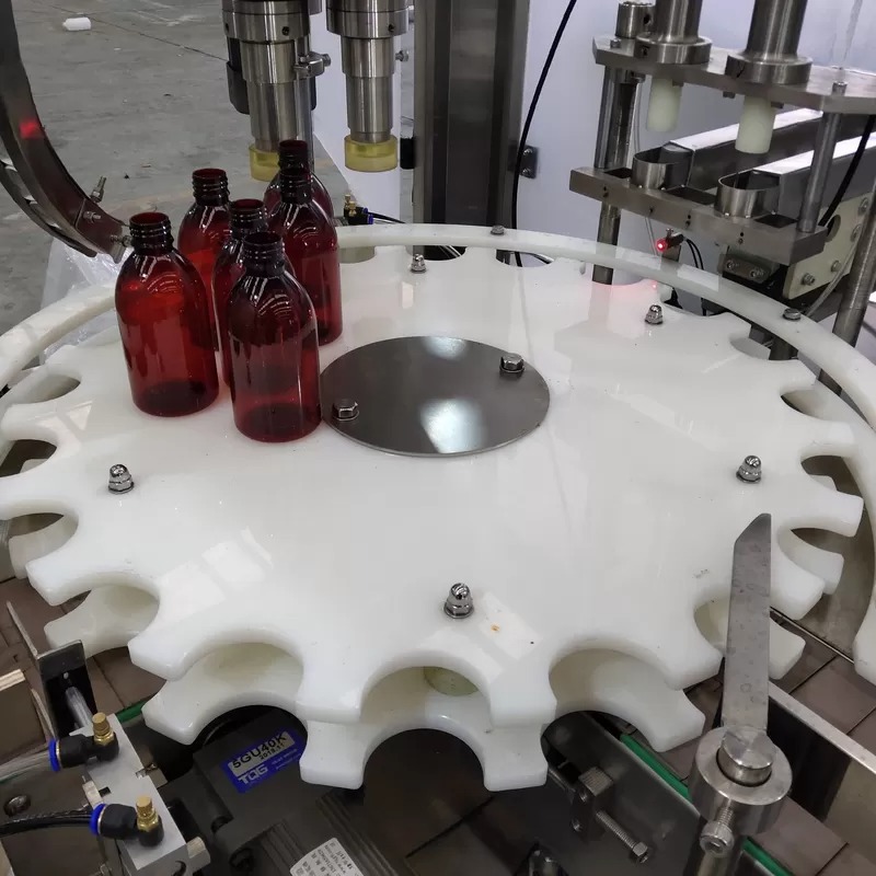 Plnicí stroj Siemens PLC na plnění olejových lahví